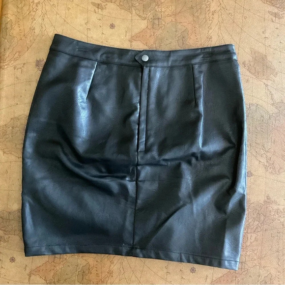 SIMONS Vegan  leather size L - Picture 5 of 6